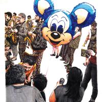 S'ÉQUIPENT (Bic sur papier, 48 x 65 cm)