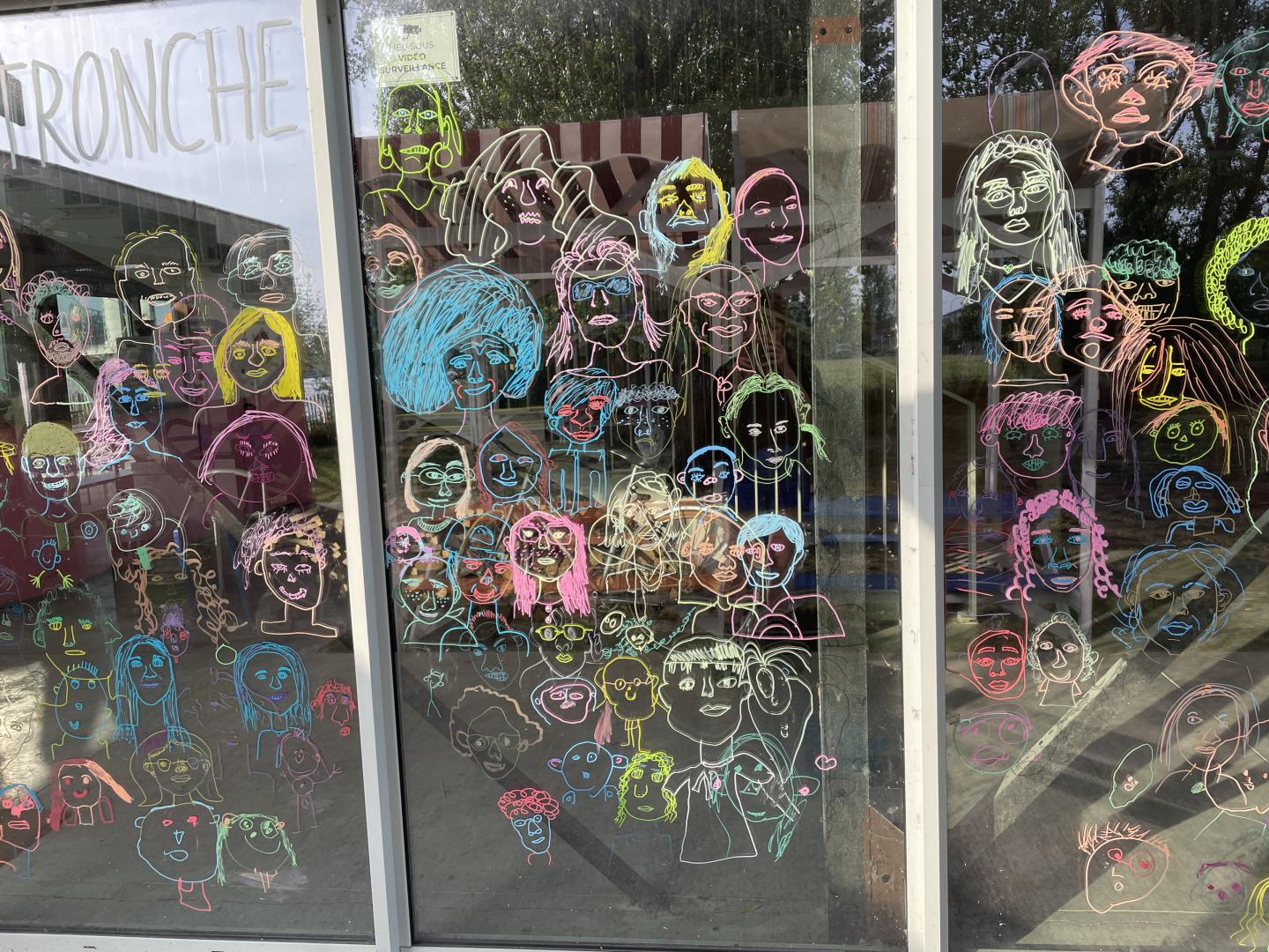 SE FONT DÉCALQUER LA TRONCHE